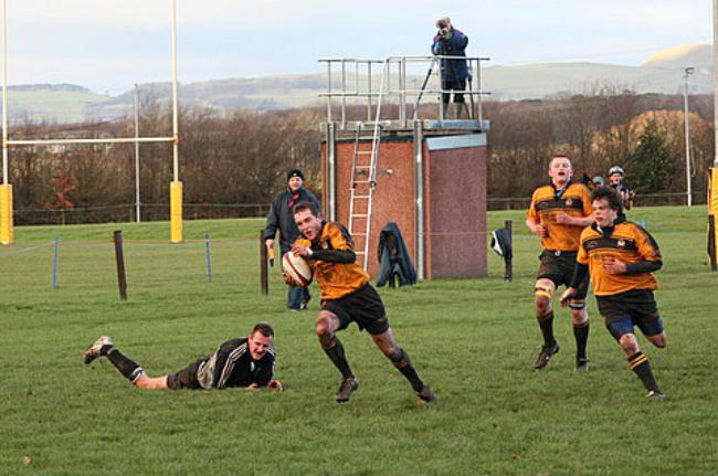 Keith Hogg on his way to his try