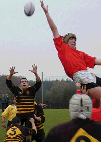 Annan forwards win another lineout