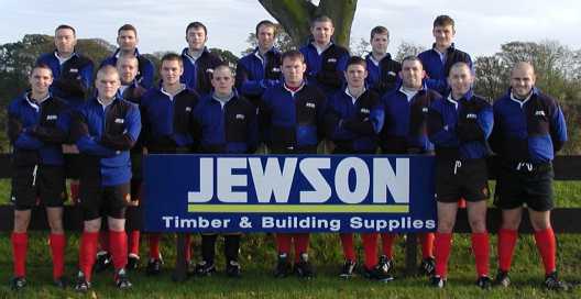 Annan receive their training tops from Club Sponsors Jewsons